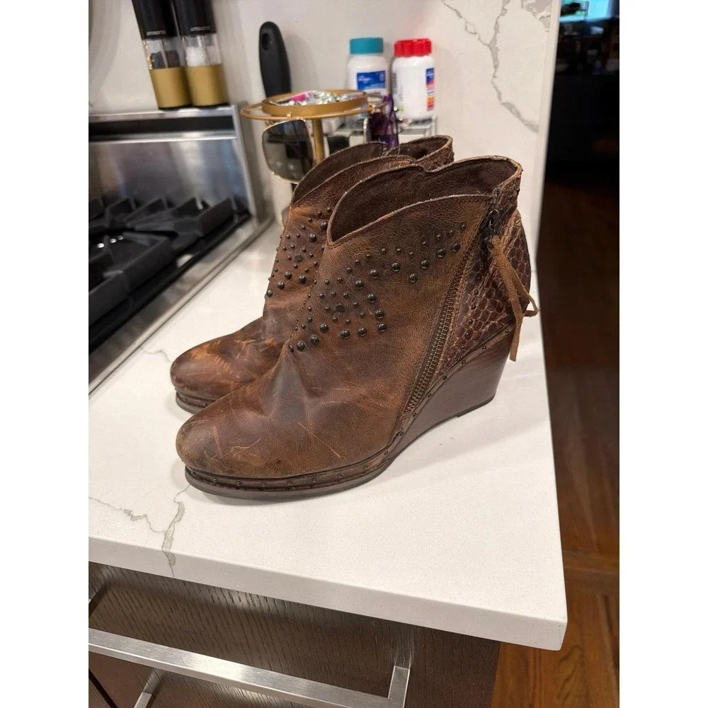 Ariat Belle model wedge boots studded detailing along the sides women's 10